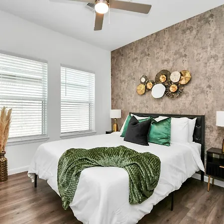 Serenity Studios - Near Med Center & Museum District